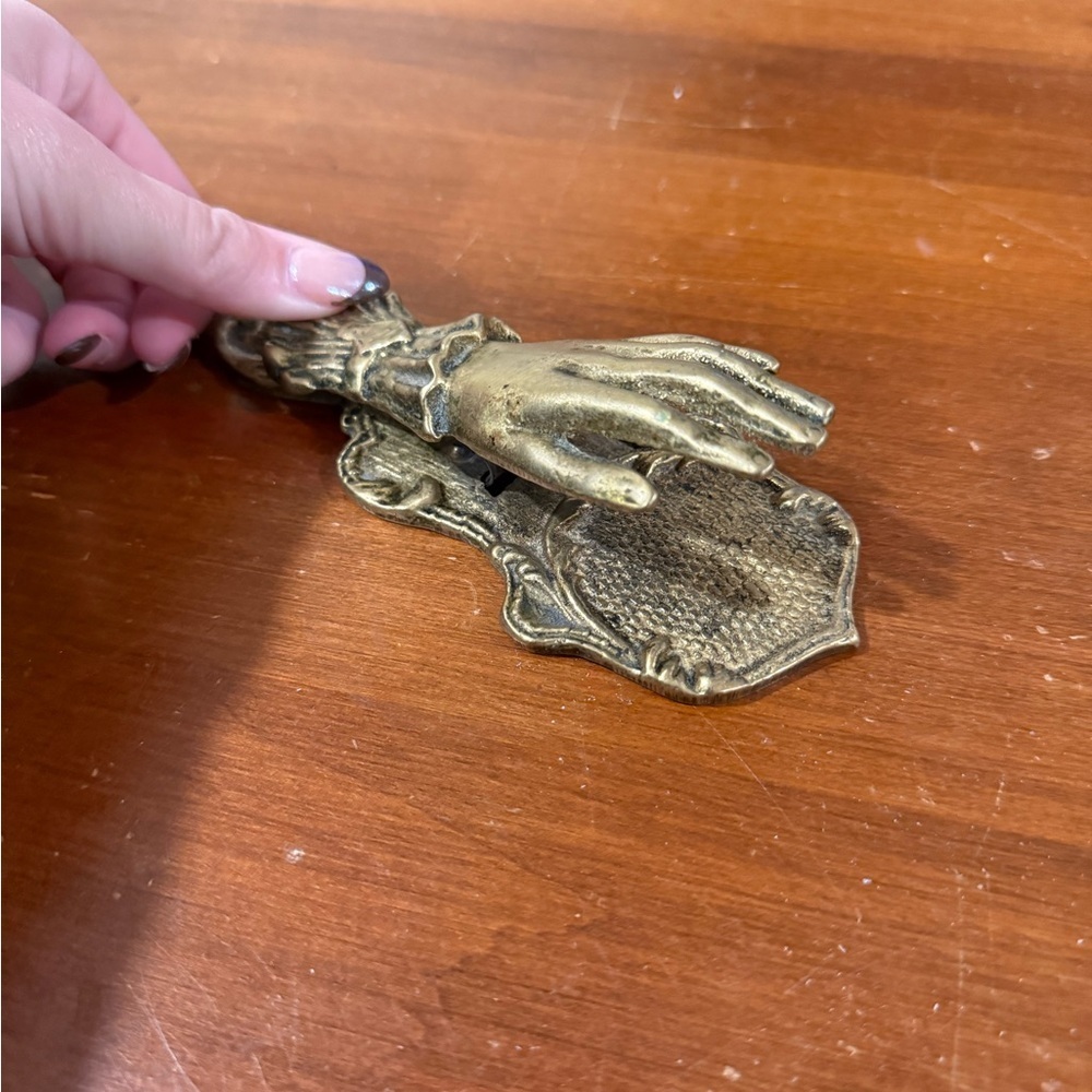 Victorian Vintage Brass Hand Clip - Picture 5 of 7